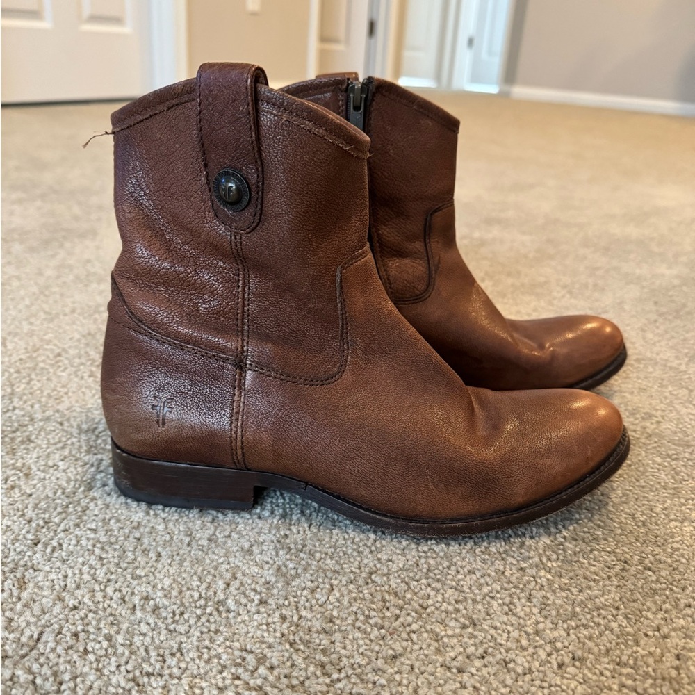 FRYE Ankle Boots Booties Short Cognac Side Zip Size 9.5B EUC